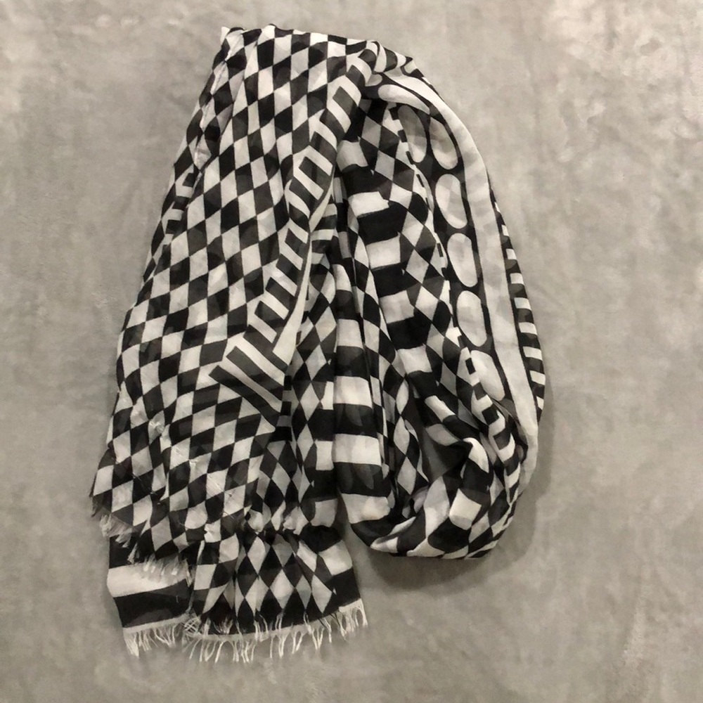 Black and white scarf